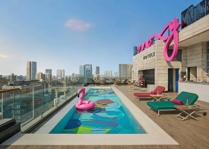 Moxy Mumbai Andheri West, By Marriott