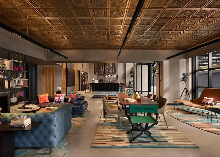 Moxy Mumbai Andheri West, By Marriott